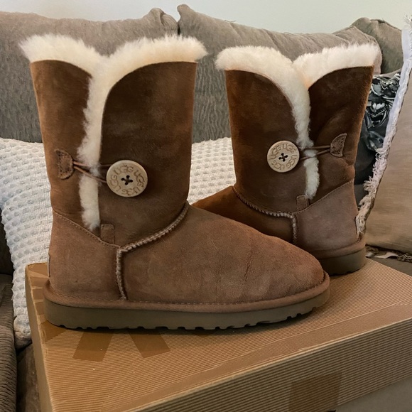 Ugg Bailey Button Size 6 ✨ - Picture 6 of 12